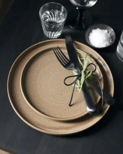 House Doctor Cara Lunchborden Camel Set Van 6 Stuks - 205421102 -Bloomingville Verkoopwinkel house doctor cara lunchborden camel set van 6 stuk 4