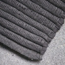 House Doctor Chindi Vloerkleed - Grijs 70x160cm -Bloomingville Verkoopwinkel house doctor chindi vloerkleed grijs 70x160cm 2