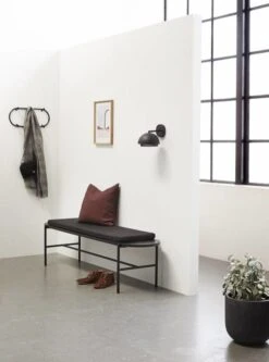 Hubsch Houten Bank Met Kussen Zwart -Bloomingville Verkoopwinkel hubsch houten bank met kussen zwart 3