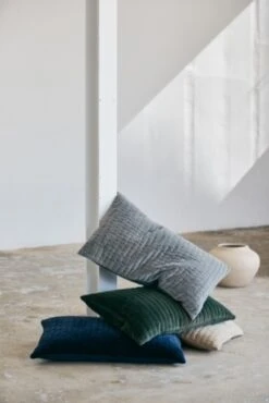 Nordal Castor Kussen Incl Vulling - Donkerblauw -Bloomingville Verkoopwinkel nordal castor kussen incl vulling donkerblauw 2