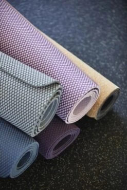 Nordal Yoga Mat - Burgundy 9 Nordal Yoga Mat - Burgundy -Bloomingville Verkoopwinkel nordal yoga mat burgundy 2