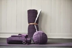 Nordal Yoga Mat - Burgundy 11 Nordal Yoga Mat - Burgundy -Bloomingville Verkoopwinkel nordal yoga mat burgundy 4