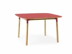 Normann Copenhagen Form Tafel Eiken Rood