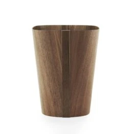 Normann Copenhagen Tales Of Wood Prullenmand Walnoot 5 Normann Copenhagen Tales Of Wood Prullenmand Walnoot -Bloomingville Verkoopwinkel normann copenhagen tales of wood prullenmand walno 2